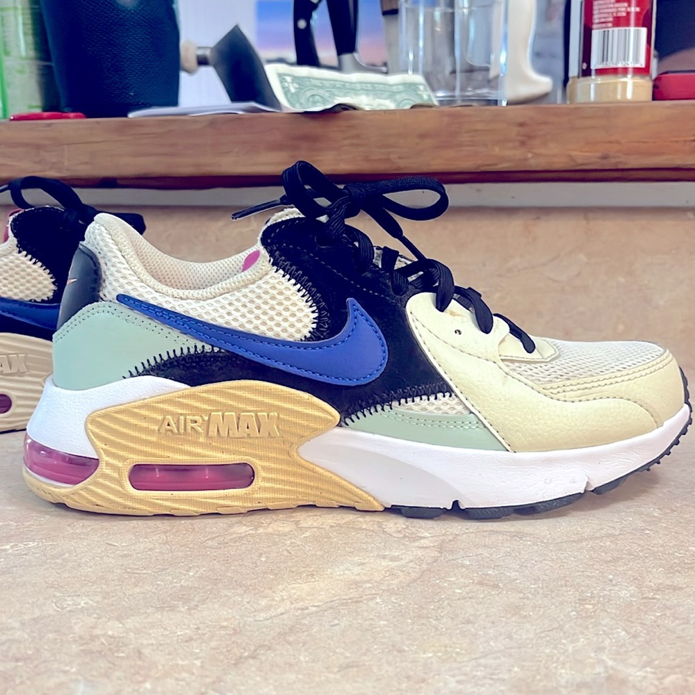 Nike Airmax, size 7. Engineered for all day comfort.They are white, blue black.